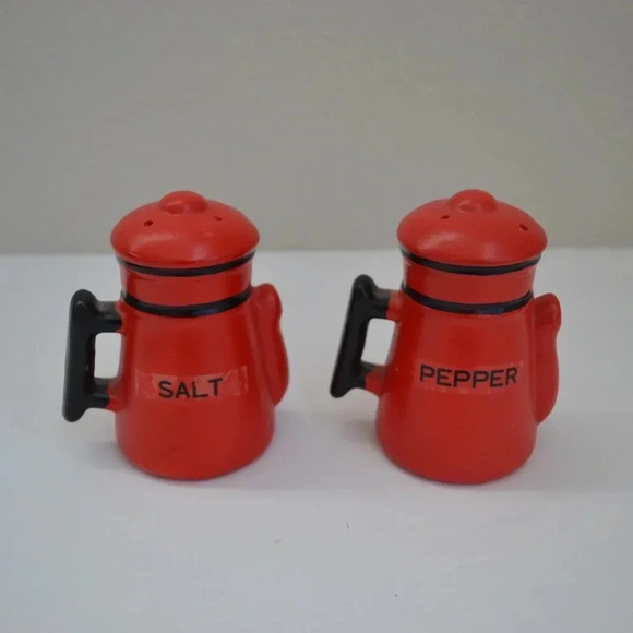 Vintage Red Salt & Pepper Shaker - Picture 1 of 5